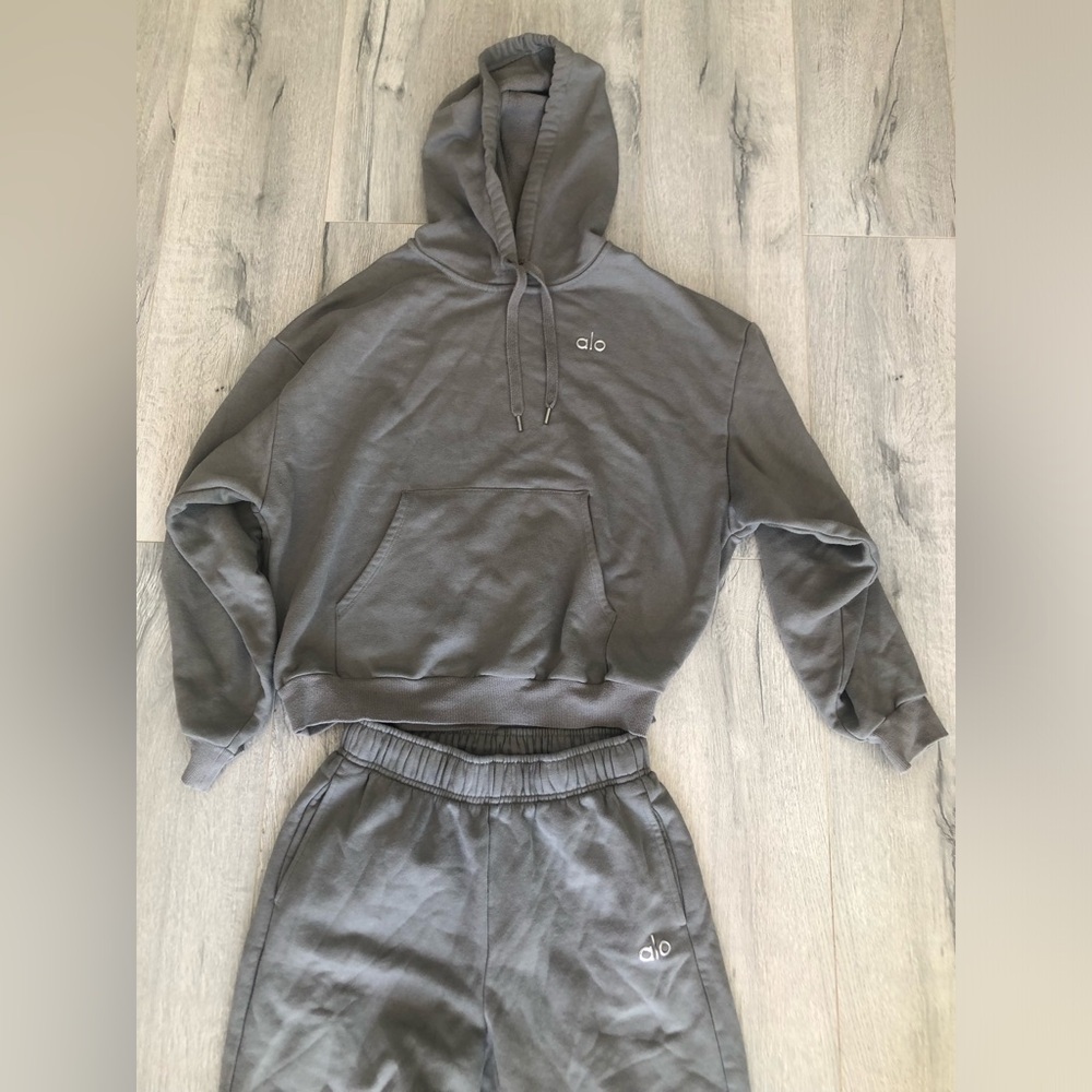 ALO Yoga Jogger Sweatpants and Hoodie Set - Picture 2 of 5